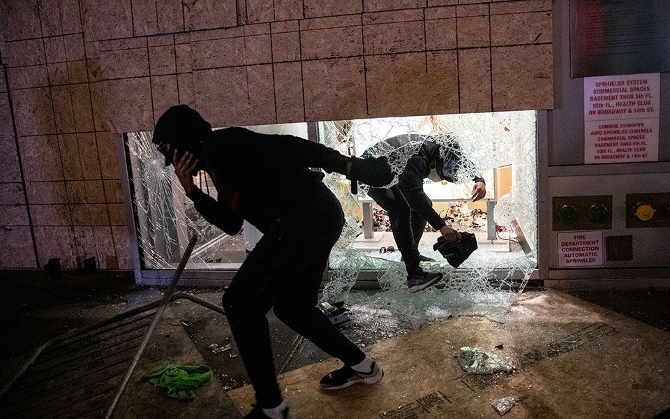 Ιατροδικαστική έκθεση: «Ανθρωποκτονία» ο θάνατος του Τζορτζ Φλόιντ – Απαγόρευση κυκλοφορίας στο Μανχάταν-2