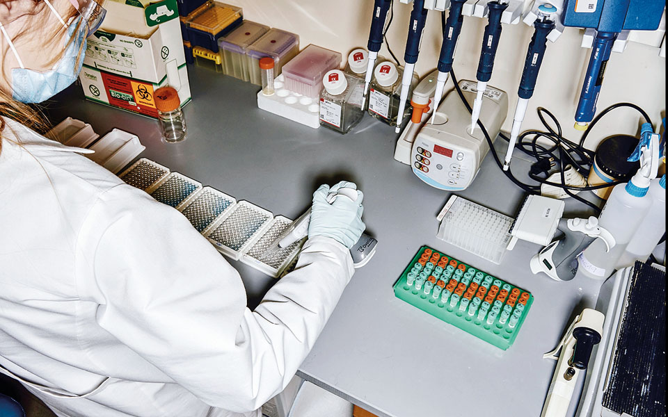 Στο “Κ” / “ΤΑΞΙΔΙΑ”, σήμερα με την Καθημερινή, πέντε καταξιωμένοι Έλληνες εικονογράφοι ζωγραφίζουν αποκλειστικά το πιο απρόβλεπτο καλοκαίρι της ζωής μας.-8