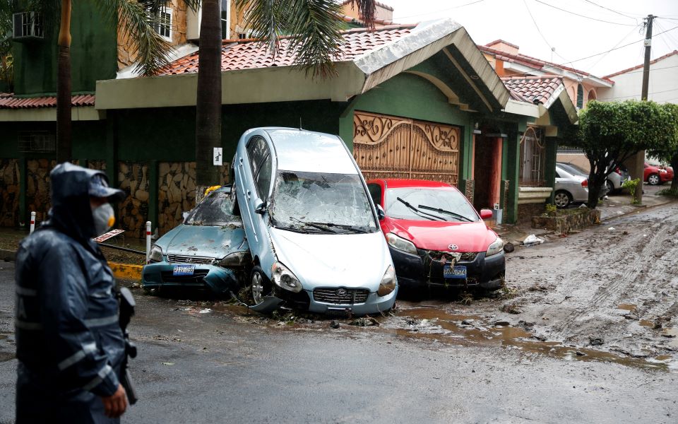 Τουλάχιστον 33 νεκροί από τις καταιγίδες Αμάντα και Κριστόμπαλ στην κεντρική Αμερική-1