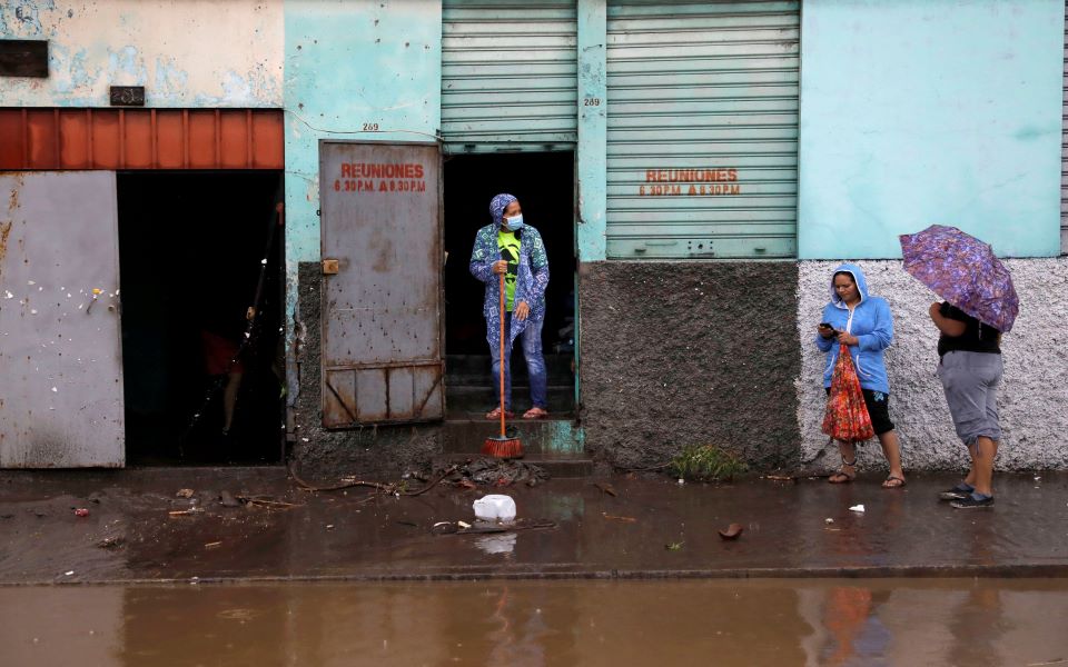 Τουλάχιστον 33 νεκροί από τις καταιγίδες Αμάντα και Κριστόμπαλ στην κεντρική Αμερική-2