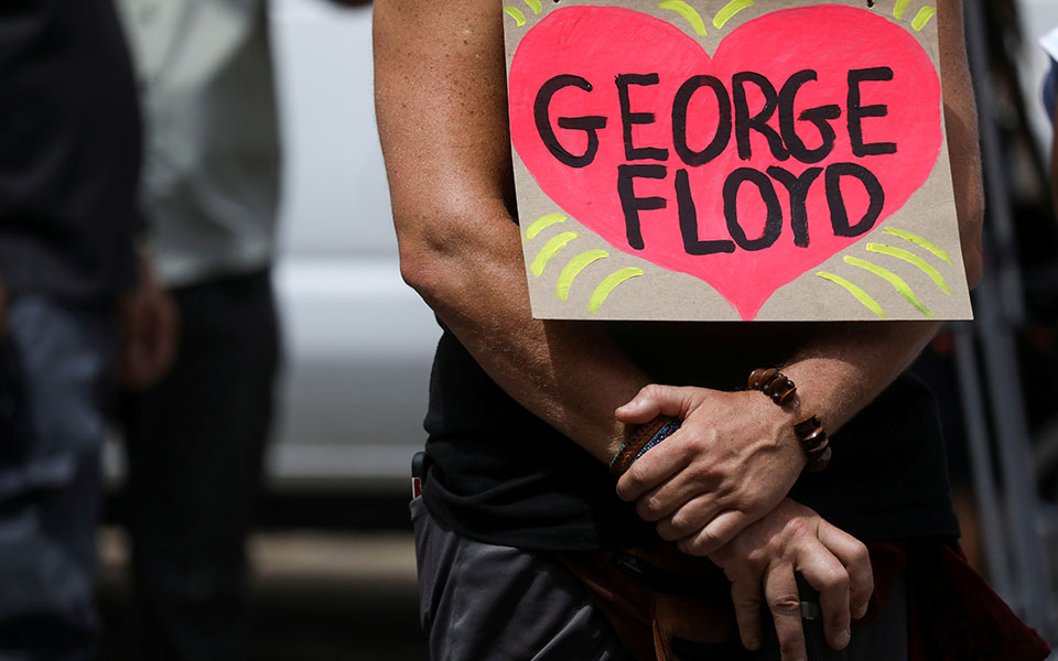 Επιμνημόσυνες τελετές προς τιμήν του Τζορτζ Φλόιντ – «Βγάλτε το γόνατο από τον λαιμό μας»-1