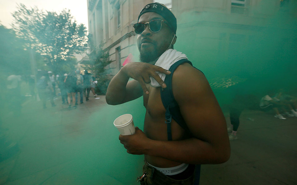 Τζορτζ Φλόιντ: Το μεγαλύτερο κύμα διαδηλώσεων βίωσαν χθες οι ΗΠΑ-3