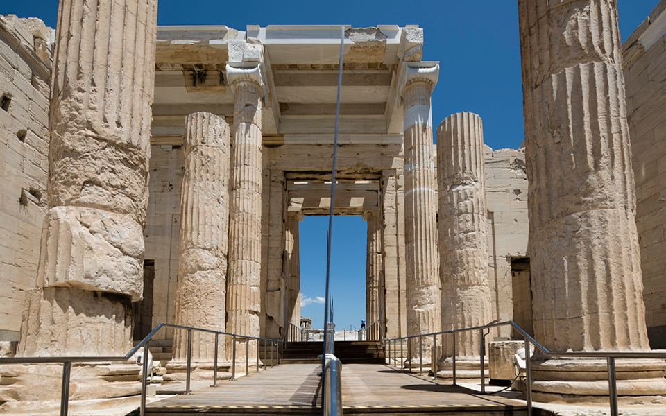 Στο “Κ” / “ΤΑΞΙΔΙΑ”, αυτή την Κυριακή, πως η Βουλή τα έβαλε με την πανδημία και την κέρδισε-1