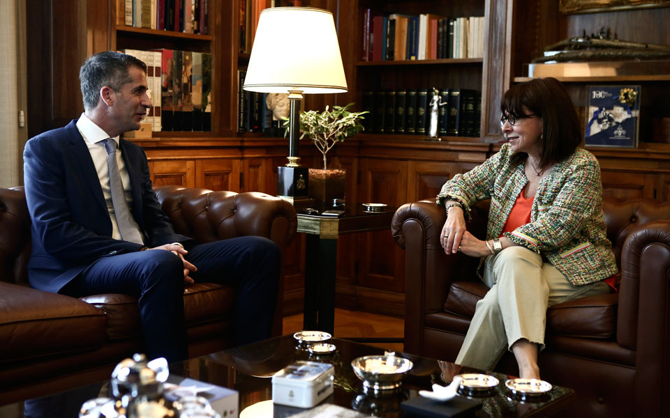 Συνάντηση ΠτΔ με Κώστα Μπακογιάννη για τον Μεγάλο Περίπατο-2