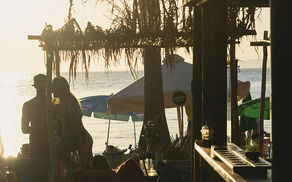 Στο “Κ” / “ΤΑΞΙΔΙΑ”, αυτή την Κυριακή, πως η Βουλή τα έβαλε με την πανδημία και την κέρδισε-10