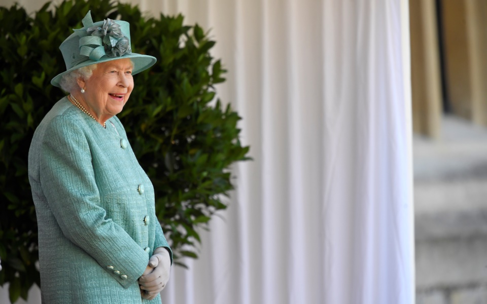 Μοναχικά τα φετινά, επίσημα γενέθλια της Ελισάβετ (βίντεο – φωτογραφίες)-2