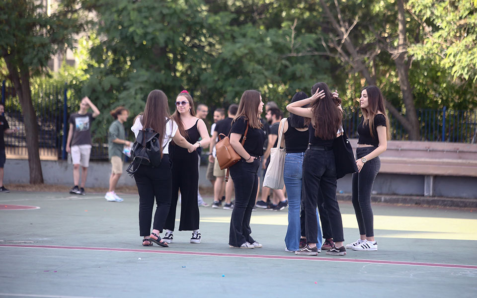 Πανελλαδικές: Ο σχολιασμός των θεμάτων στη Νεοελληνική Γλώσσα και Λογοτεχνία-2