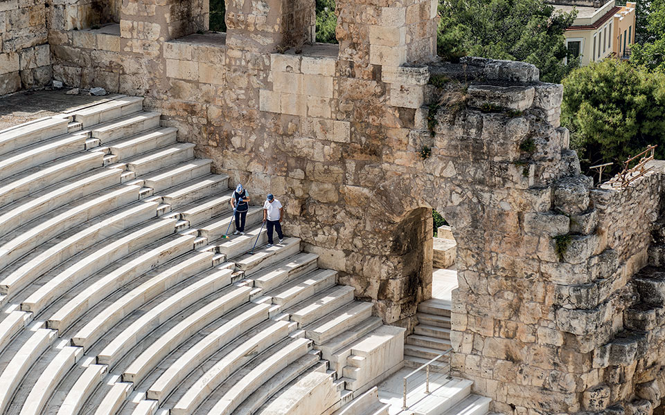 Η απόκοσμη μοναξιά της Ακρόπολης-2