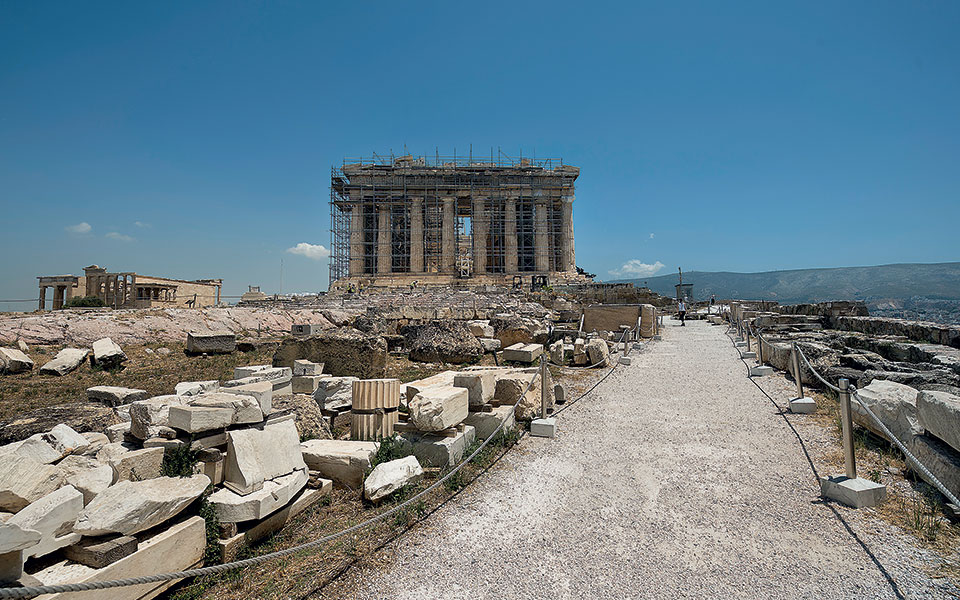 Η απόκοσμη μοναξιά της Ακρόπολης-4
