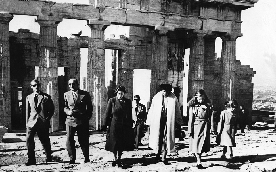 Στο “Κ” / “ΤΑΞΙΔΙΑ”, αυτή την Κυριακή, ένα γόνατο στον λαιμό της Αμερικής.-8