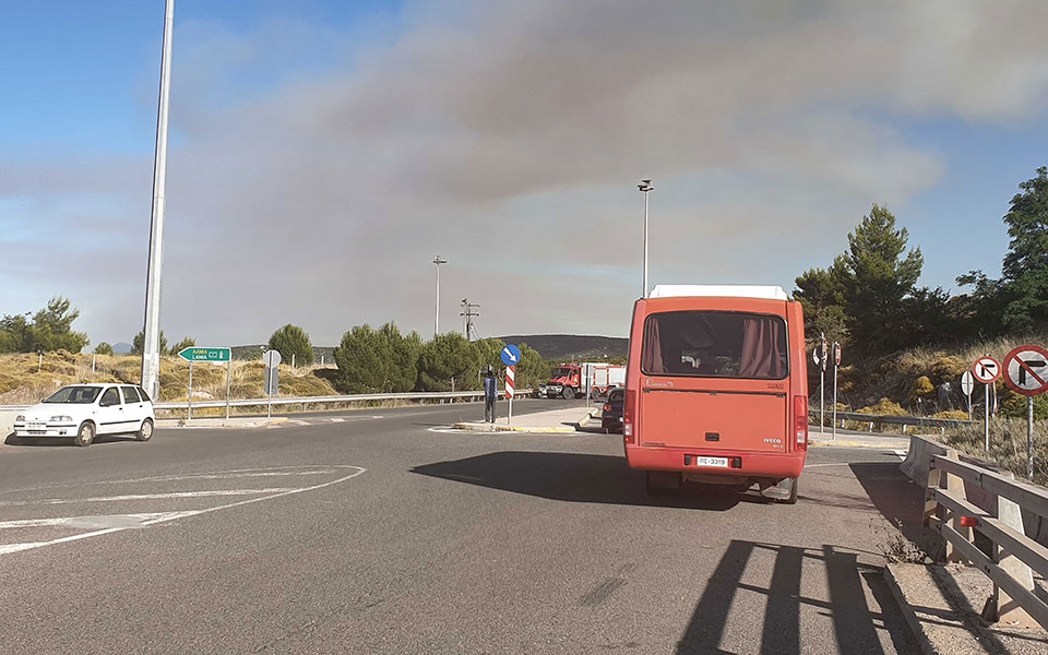 Μαίνεται η φωτιά στο Μαρτίνο – Κλειστή η εθνική οδός-4