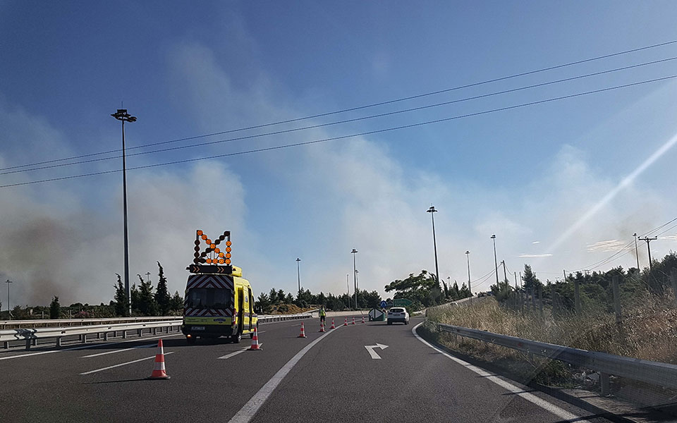 Μαίνεται η φωτιά στο Μαρτίνο – Κλειστή η εθνική οδός-2