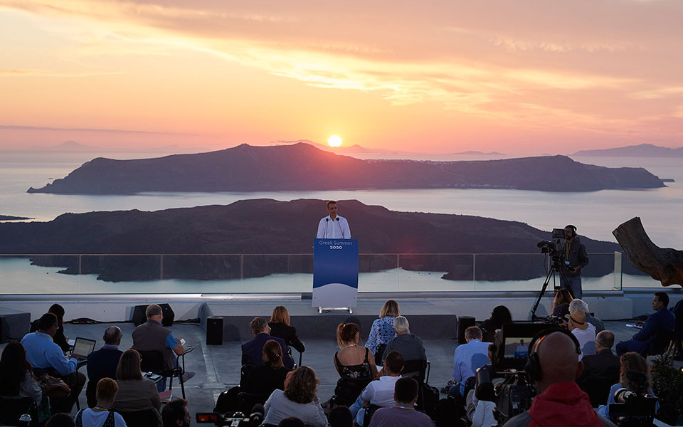 CNN: Τι συνέβη στη Σαντορίνη όταν έσβησαν οι «μηχανές» του τουρισμού-2