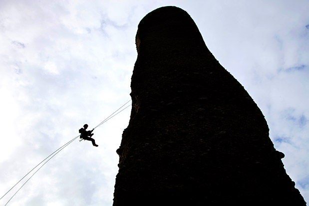 Μετέωρα: Αράχνες στα βράχια-1