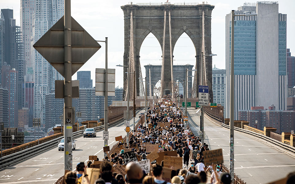 Ένα γόνατο στον λαιμό της Αμερικής-3