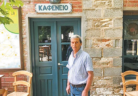 #StaySafe. Σάββατο μεσημέρι στην πλατεία του Λαύκου, στο Πήλιο-1