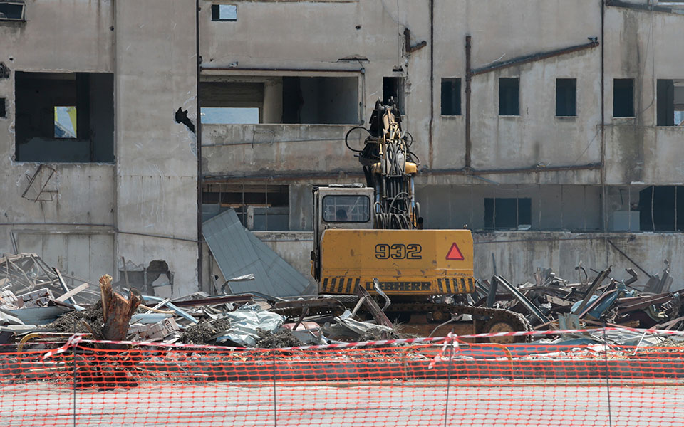 Μπουλντόζες στο Ελληνικό – Φωτογραφίες από τις προκαταρκτικές αποψιλώσεις-3