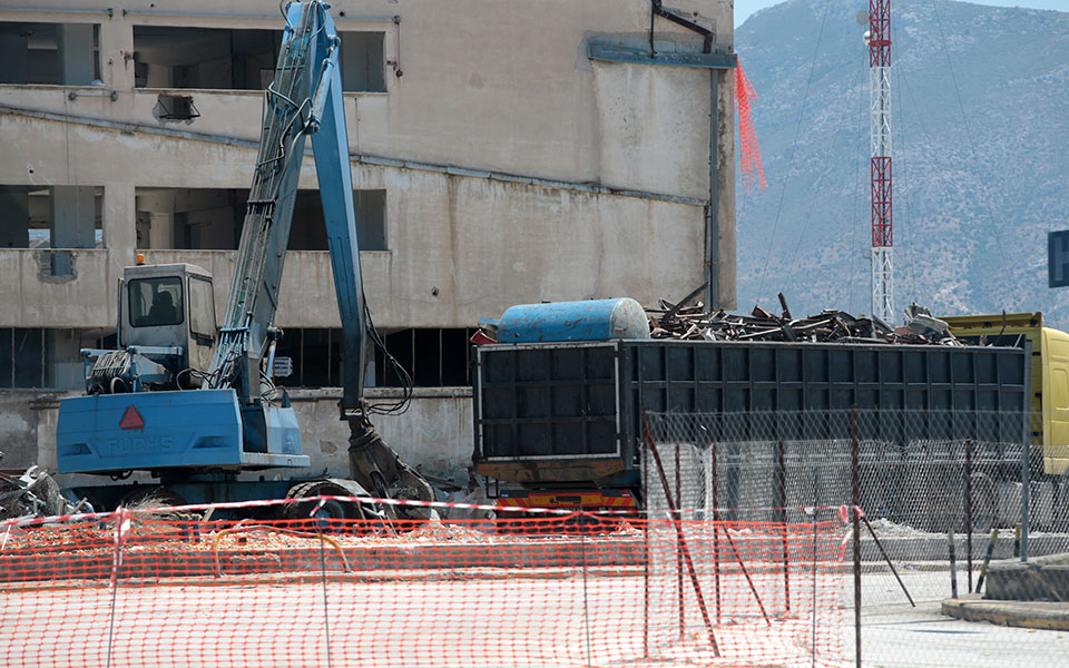 Μπουλντόζες στο Ελληνικό – Φωτογραφίες από τις προκαταρκτικές αποψιλώσεις-5