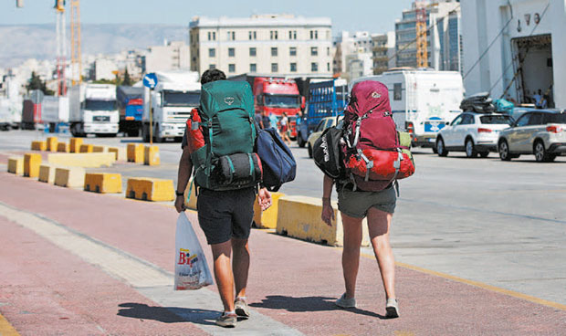 Μειώθηκε 60% το μέσο μηνιαίο εισόδημα από τουριστικές μισθώσεις στην Αθήνα-1