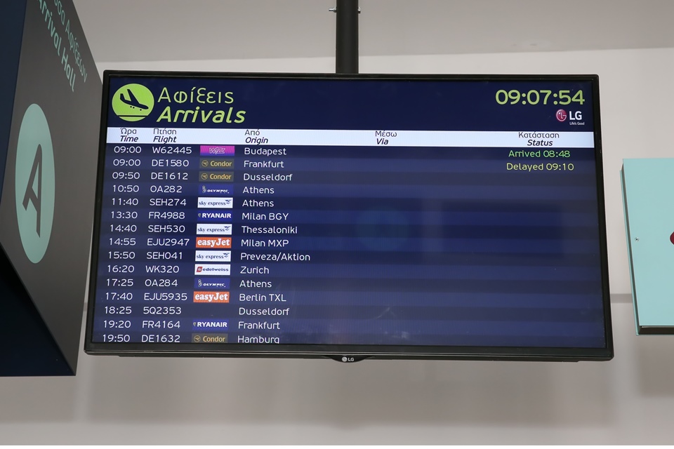 Εφτασαν οι πρώτοι τουρίστες στα νησιά (φωτογραφίες)-4