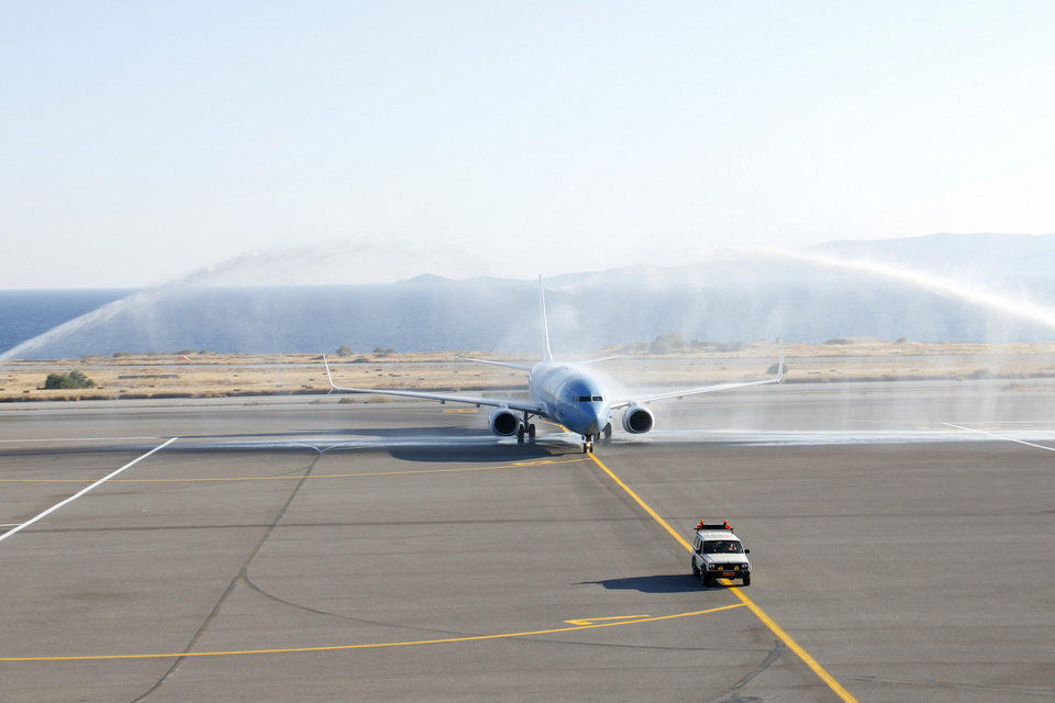 Εφτασαν οι πρώτοι τουρίστες στα νησιά (φωτογραφίες)-2