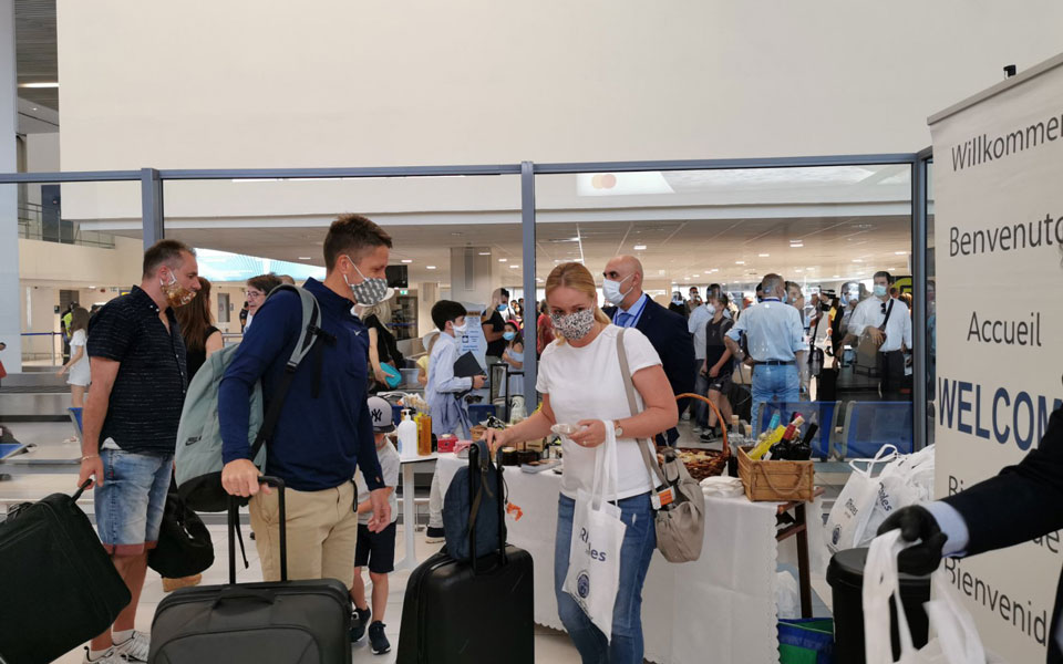 Εφτασαν οι πρώτες διεθνείς πτήσεις στα νησιά του Νοτίου Αιγαίου (φωτογραφίες – βίντεο)-1