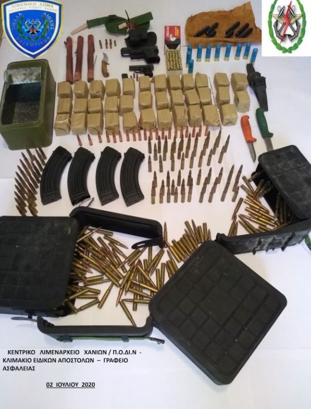 Χανιά: Εντοπισμός όπλων και ναρκωτικών σε σκάφος – Επτά συλλήψεις-2