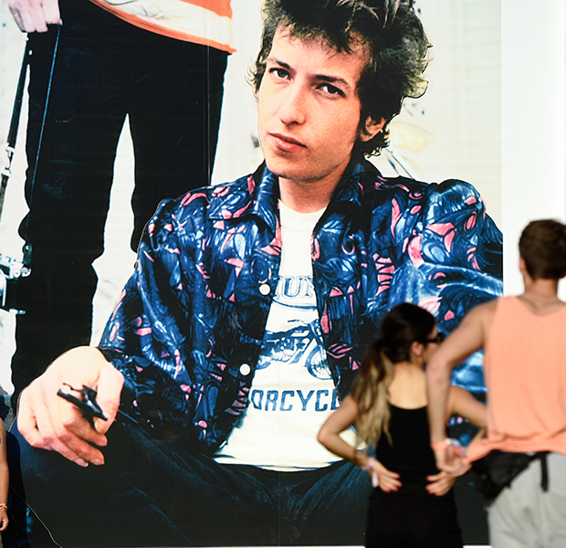 Ο Mπομπ Ντίλαν μάς τραγουδά ακόμη-1