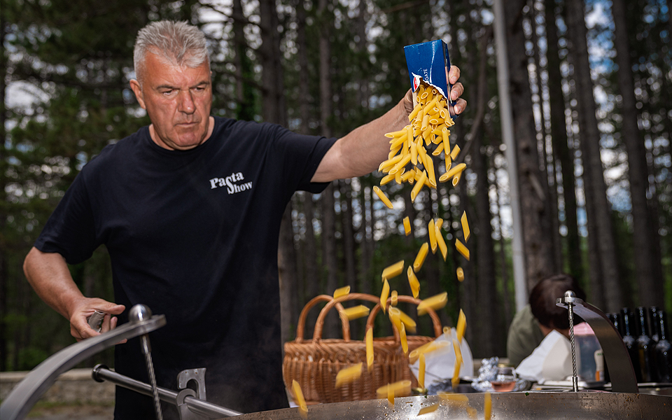 Το “Κ” / “ΤΑΞΙΔΙΑ”, αυτή την Κυριακή, είναι γεμάτο αυτοκίνητο!-12