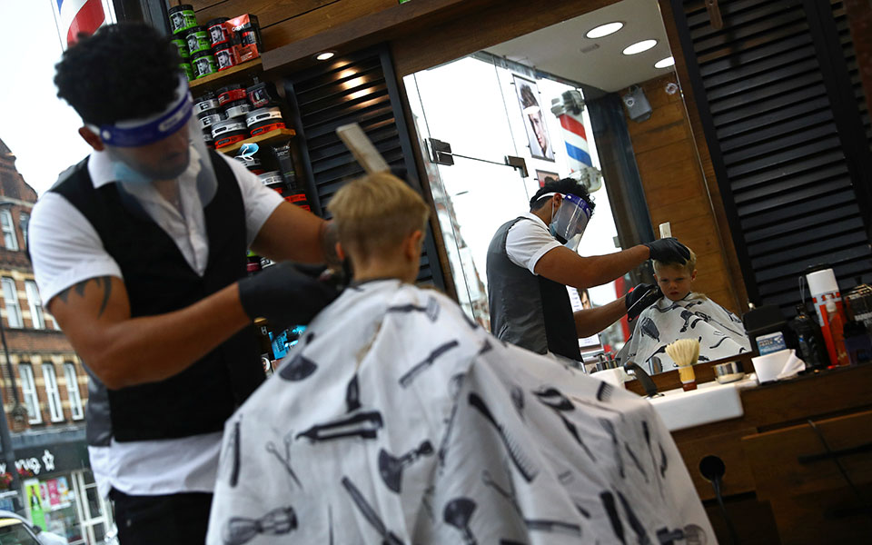 «Σούπερ Σάββατο»: Το μεγάλο, επίφοβο βήμα της Βρετανίας προς την κανονικότητα-1