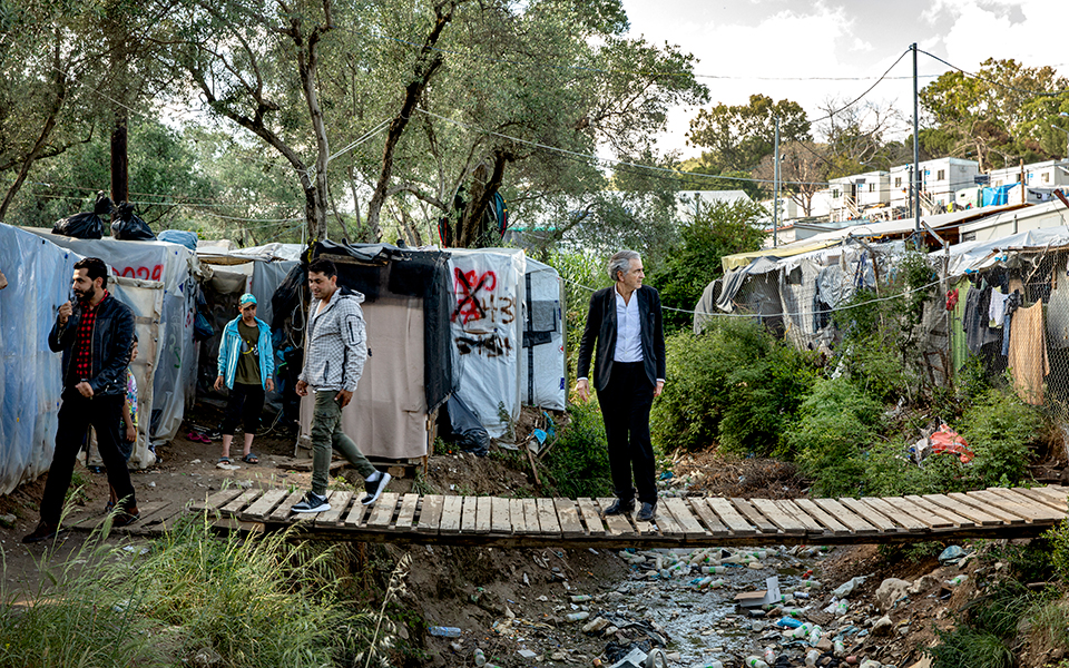 Οδοιπορικό Μπερνάρ-Ανρί Λεβί στη Μόρια: Η ευρωπαϊκή πρωτεύουσα της οδύνης-2