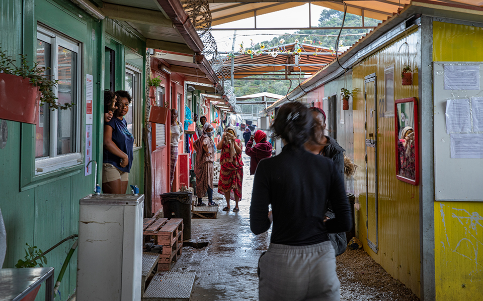 Οδοιπορικό Μπερνάρ-Ανρί Λεβί στη Μόρια: Η ευρωπαϊκή πρωτεύουσα της οδύνης-3