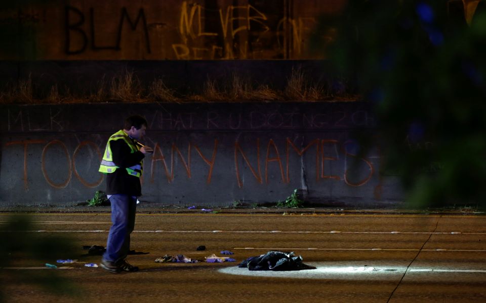 ΗΠΑ: Aυτοκίνητο έπεσε πάνω σε διαδηλωτές στο Σιάτλ – Δύο γυναίκες τραυματίες-3