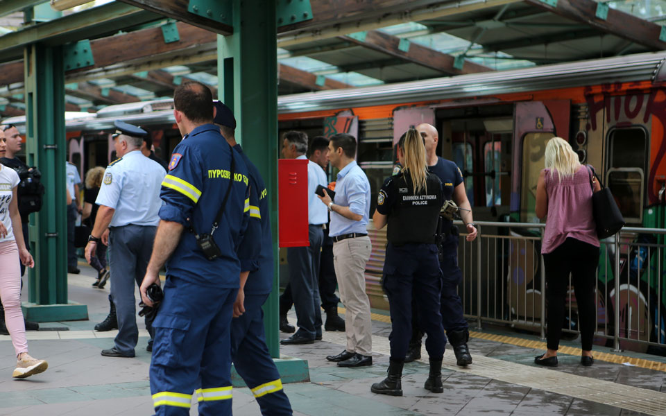 Ατύχημα με συρμό του ηλεκτρικού στην Κηφισιά (φωτογραφίες)-1