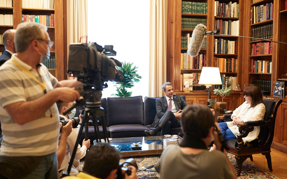 Κ. Σακελλαροπούλου προς Κυρ. Μητσοτάκη: Ανάγκη να κλείσει το θέμα με το πακέτο ανάκαμψης-2