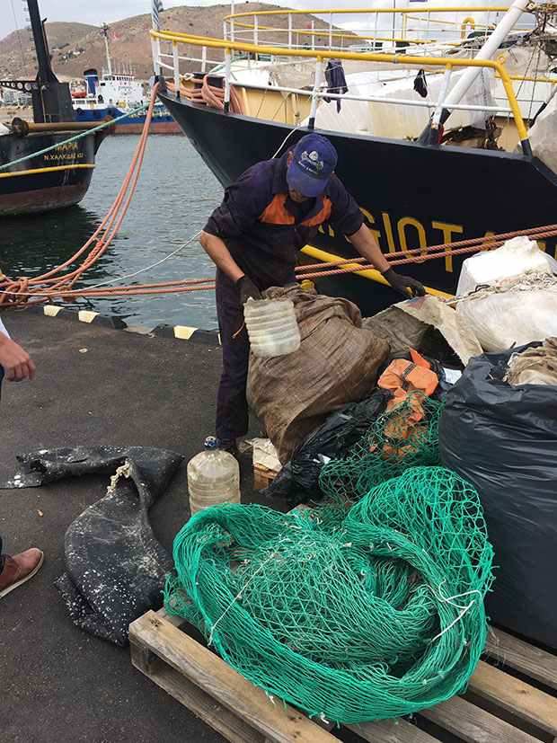 Αλιευτική σεζόν με… πλαστικά μπουκάλια του 1997-1