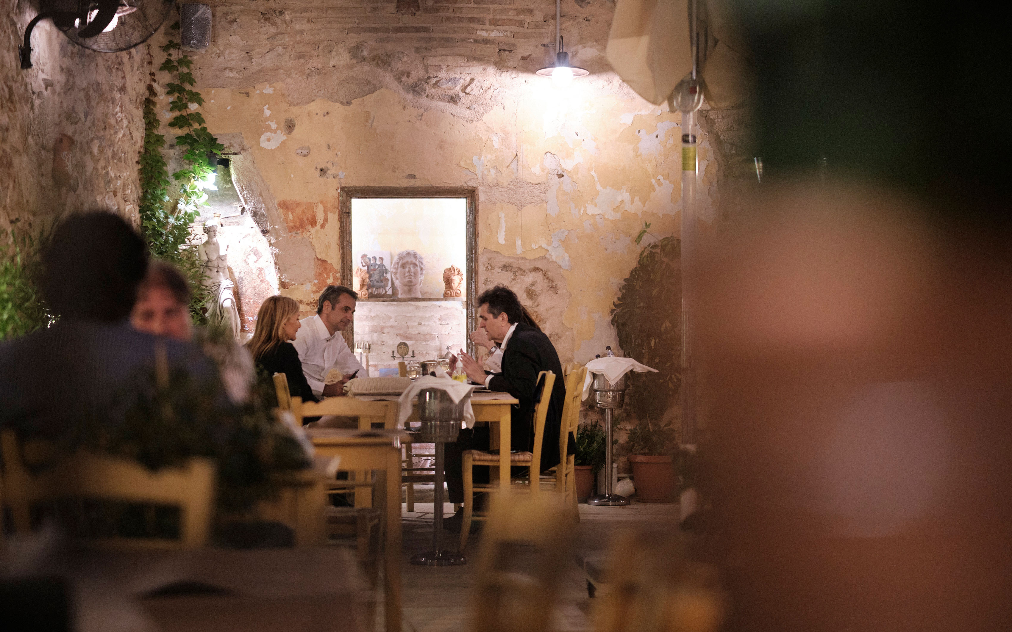 Δείπνο Κ. Σακελλαροπούλου – Κυρ. Μητσοτάκη στο Μεταξουργείο (φωτογραφίες)-2