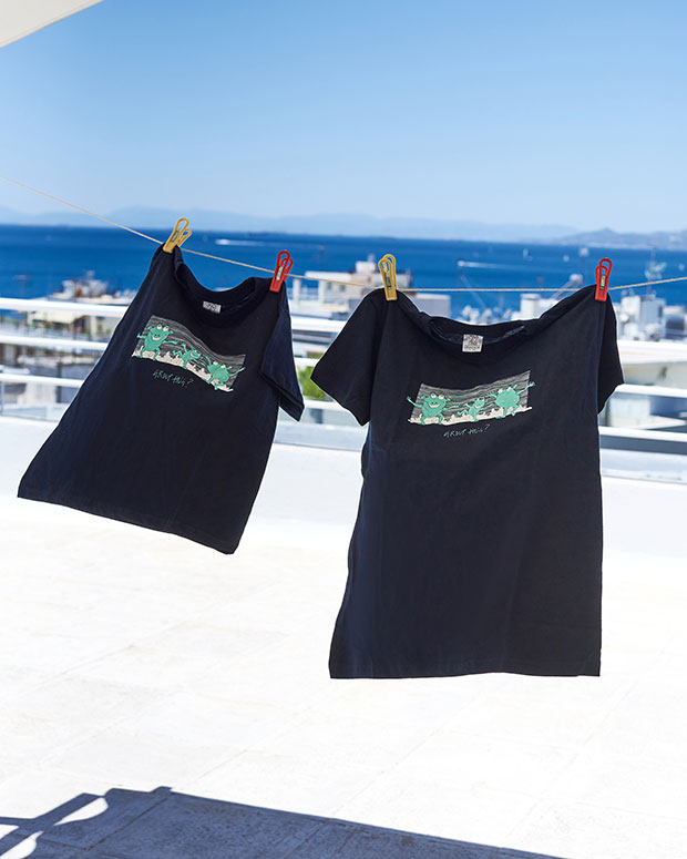 #Staysafe: Οκτώ καλλιτέχνες σχεδιάζουν T-shirts για καλό σκοπό-2