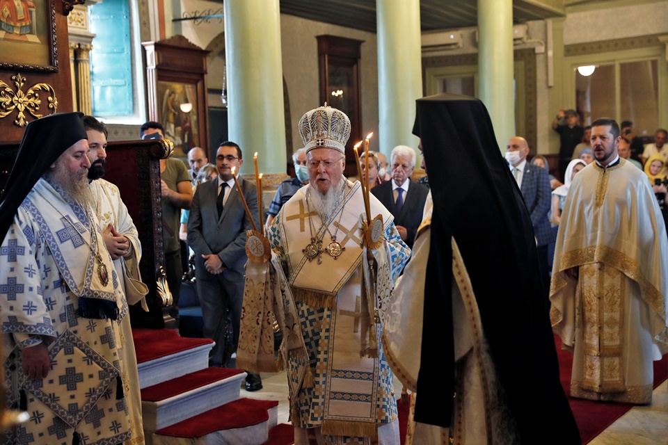 Σε βαρύ κλίμα η κυριακάτικη λειτουργία στον ιερό ναό του Αγίου Γεωργίου Πύλης Αδριανουπόλεως στην Πόλη (φωτογραφίες)-1