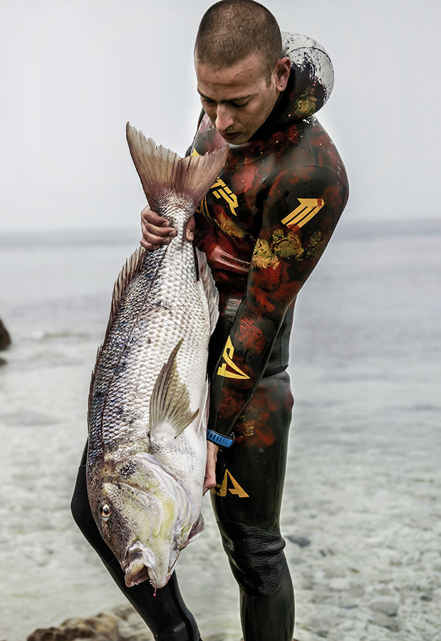 Το απέραντο γαλάζιο του Δήμου Αδάμη-2