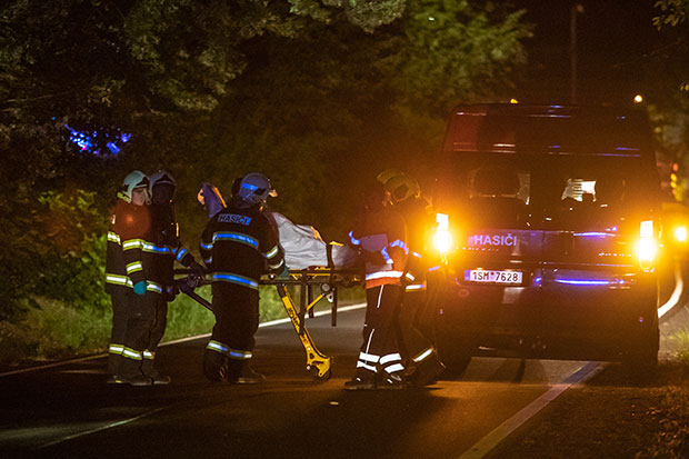 Δεκάδες τραυματίες σε σύγκρουση τρένων στην Τσεχία-2
