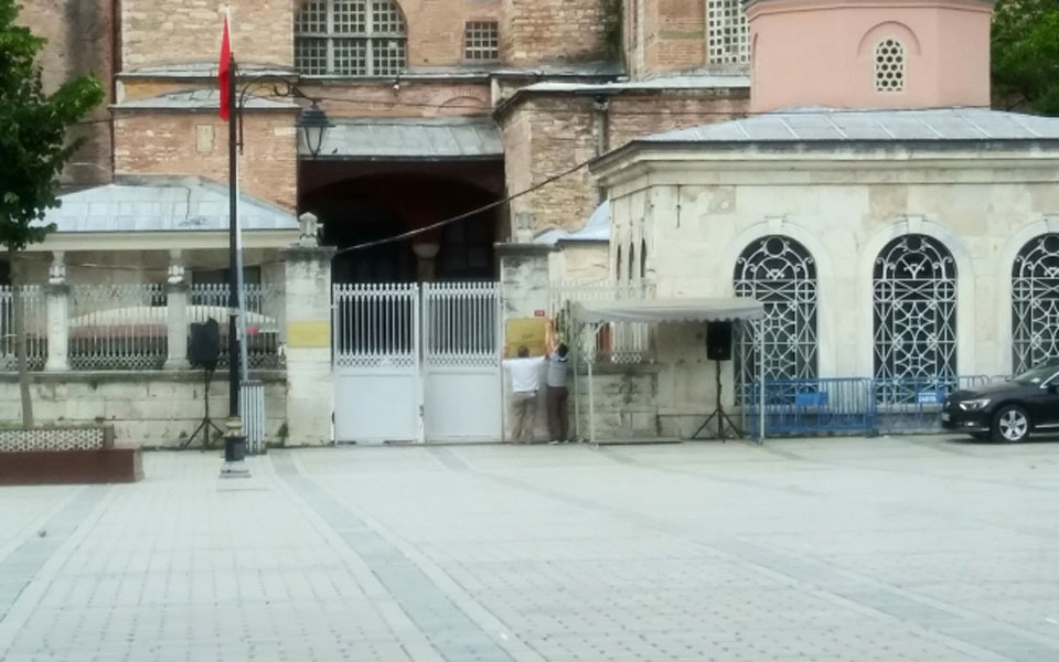 Ξεκίνησαν οι εργασίες μετατροπής της Αγίας Σοφίας σε τζαμί (φωτογραφίες – βίντεο)-2