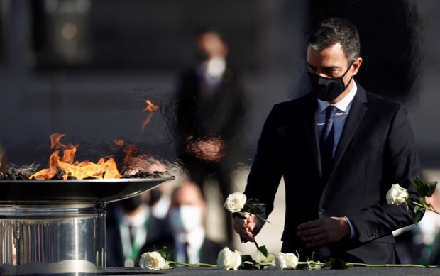 Κορωνοϊός: Η Ισπανία τίμησε τη μνήμη των 28.400 νεκρών της-3