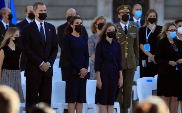 Κορωνοϊός: Η Ισπανία τίμησε τη μνήμη των 28.400 νεκρών της-1