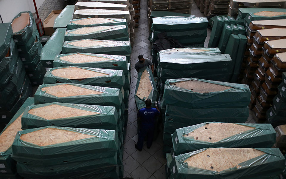 Πώς ο κορωνοϊός «σάρωσε» τη Βραζιλία (φωτογραφίες)-1