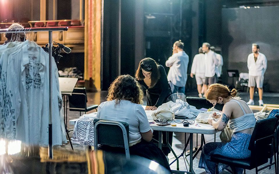 Μια κεντημένη γραμμή αίματος-2