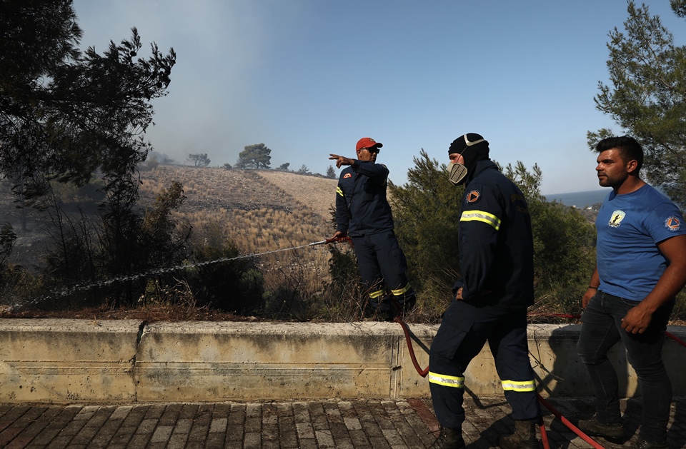 Ολονύχτια μάχη με τις φλόγες στις Κεχριές: Ενισχύσεις από την Θεσσαλονίκη (βίντεο – φωτογραφίες)-3