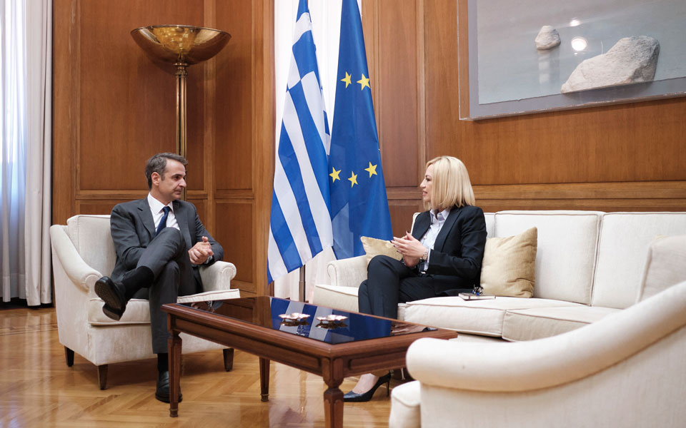 Σε εξέλιξη η συνάντηση Μητσοτάκη – Γεννηματά στη Βουλή-2