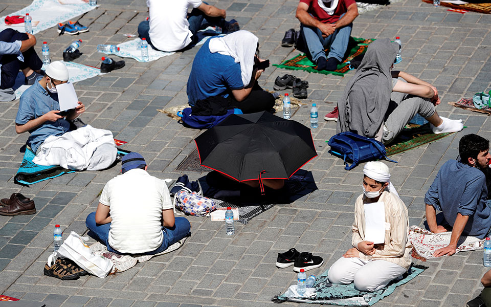 Ο Ερντογάν εργαλειοποιεί την Αγία Σοφία – Live εικόνα-2