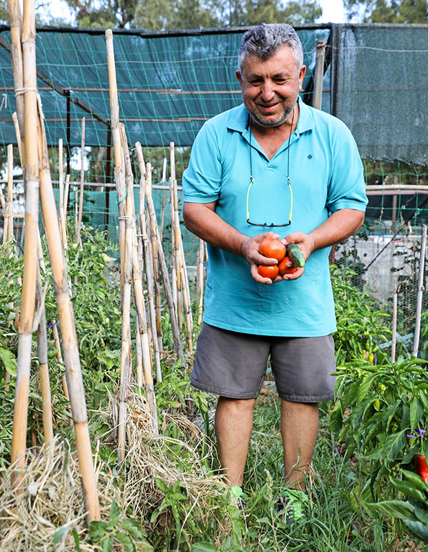 Αγιοι Ανάργυροι: Η δυτική όχθη των μεγάλων αντιθέσεων-3